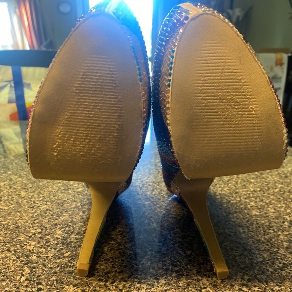 “STEVE MADDEN” Dyvinal Rainbow Platform Stiletto Heels - Picture 11 of 13